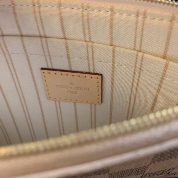 Auth Louis Vuitton pouch wristlet - Picture 7 of 8